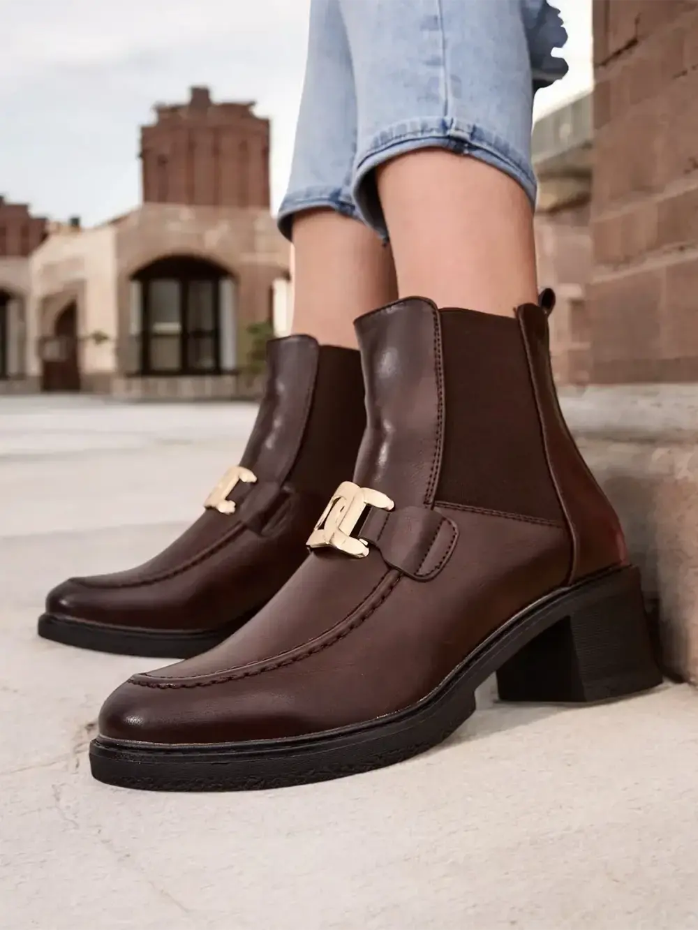 Resti Women's ankle boots with a low heel Ewios