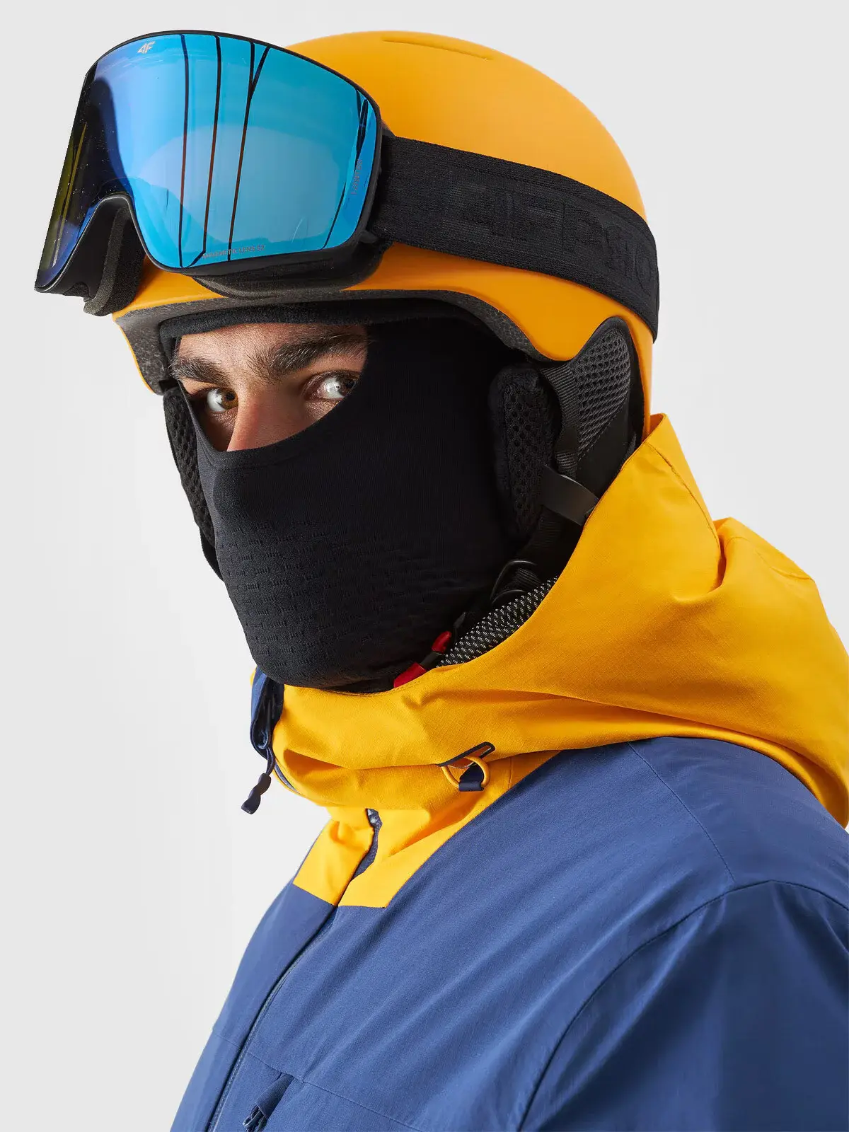 Unisex lyžiarska prilba 4F S/M (54-58CM)