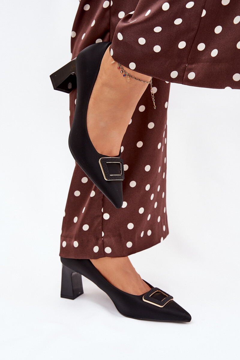 Boto Lodičky na podpätku s ozdobnou sponou čierne Seriva