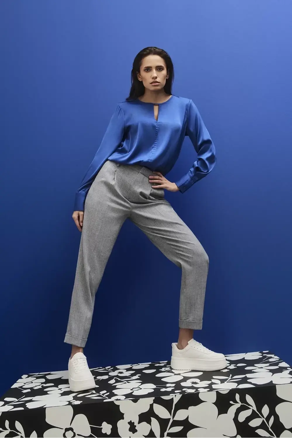 Marisse Plain V-Neck Shirt With Long Sleeves, Blue