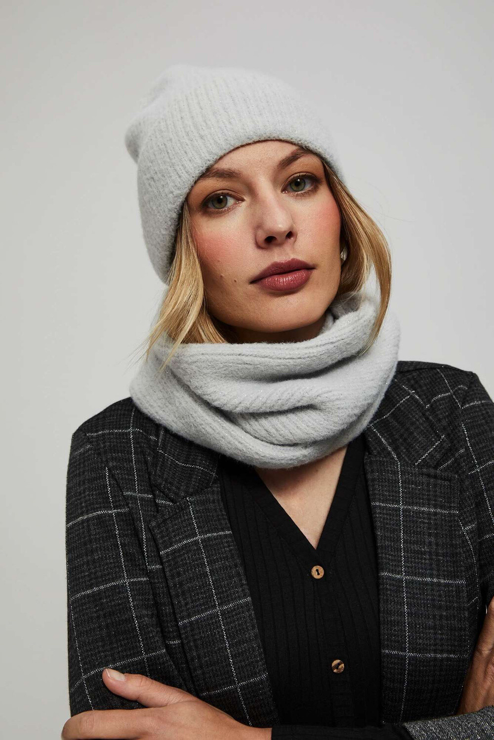 Marisse Smooth Scarf With Metallic Thread