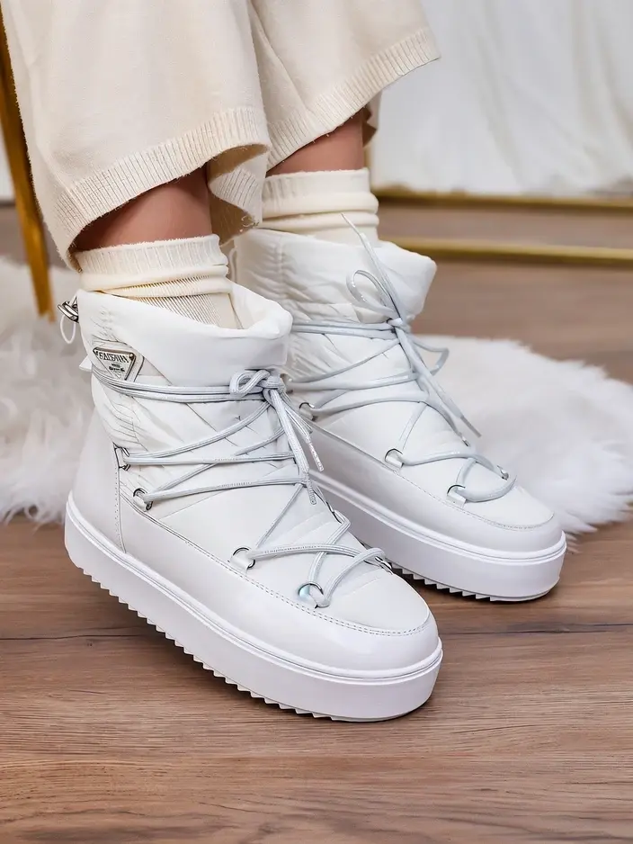Resti Women's slip-on boots a'la snow boots in white Vevnose