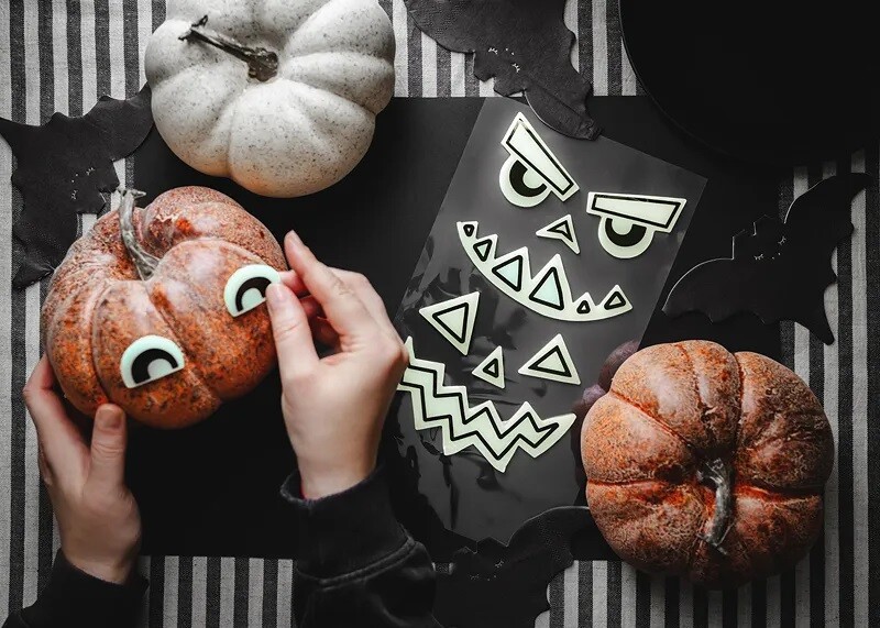 PartyDeco Svietiace gélové nálepky na tekvicu 2 ks