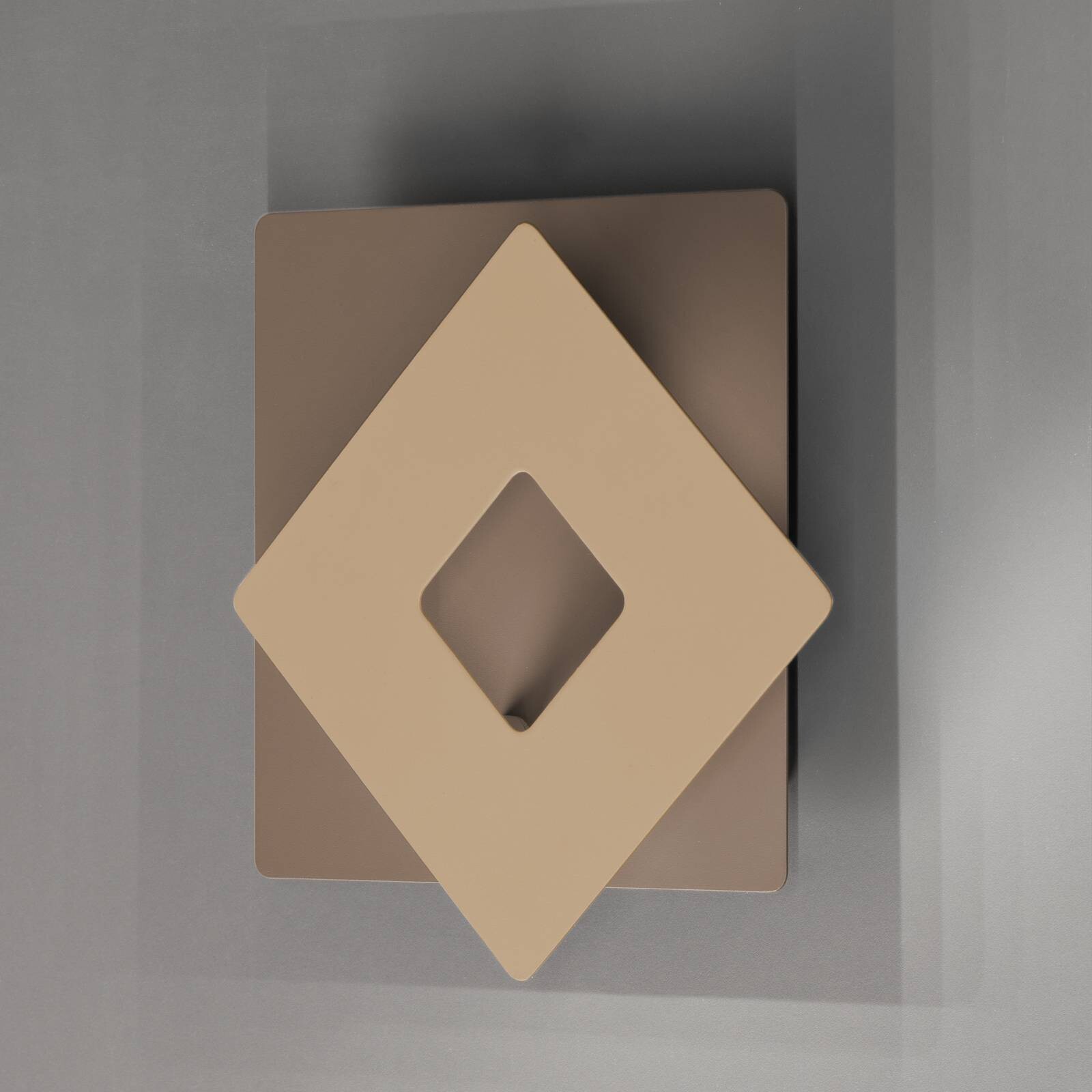 LED nástenné svetlo Hennes, šírka 18 cm, greige/piesková farba