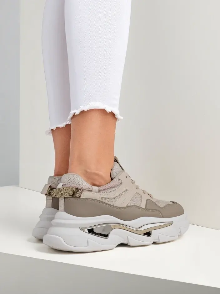 Resti Women's sneakers with a thicker sole Lesalli