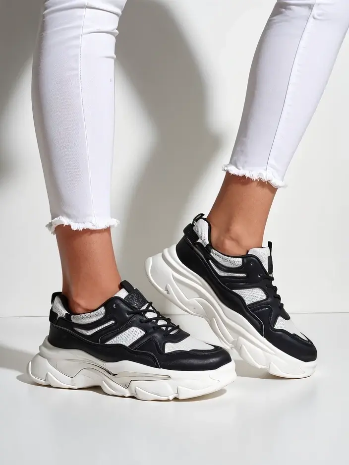 Resti Women's sneakers on thicker sole Lesalli