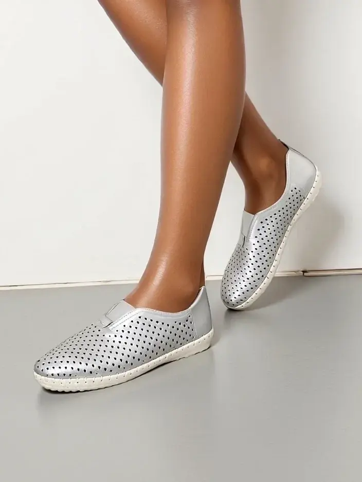 Resti Women's perforated loafers Gofielle