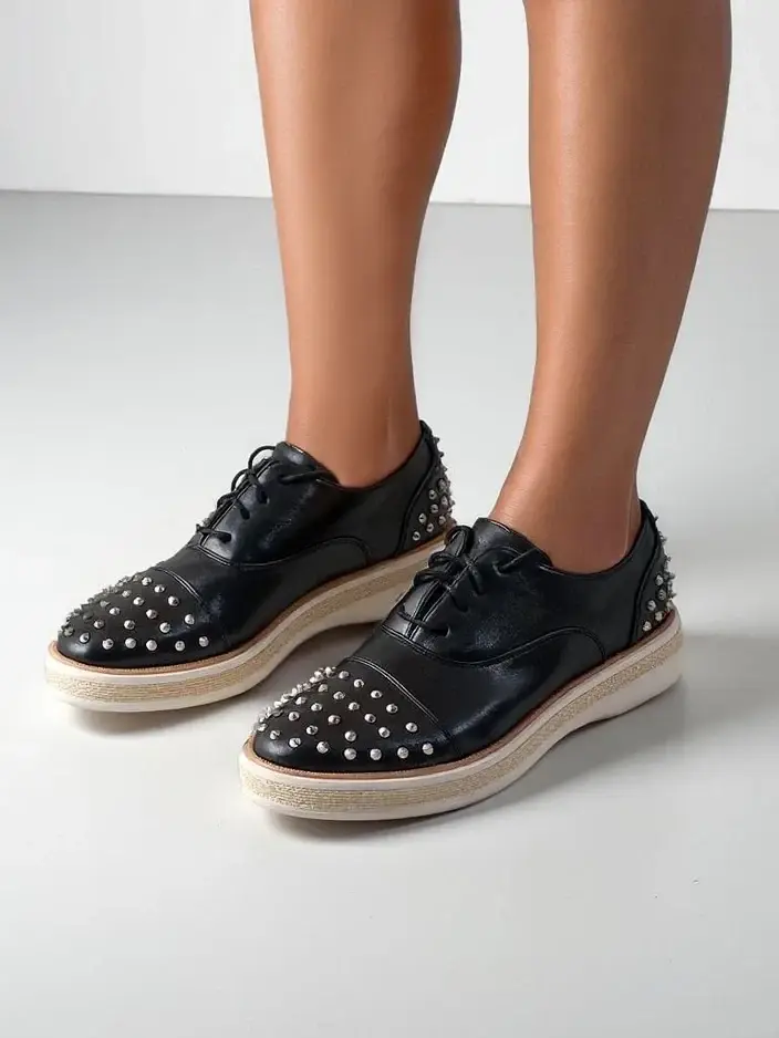 Resti Women's flat shoes embellished with studs Azaldo