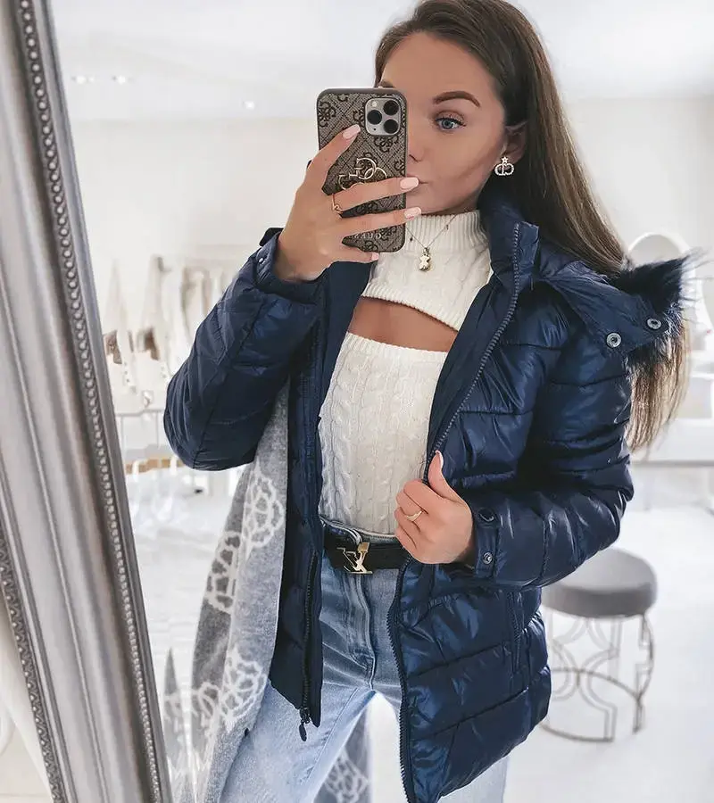 Gemre Námornícka modrá bunda s kožušinovou kapucňou Poisson