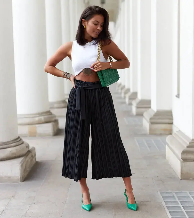 Gemre Čierne široké plisované nohavice Artemio