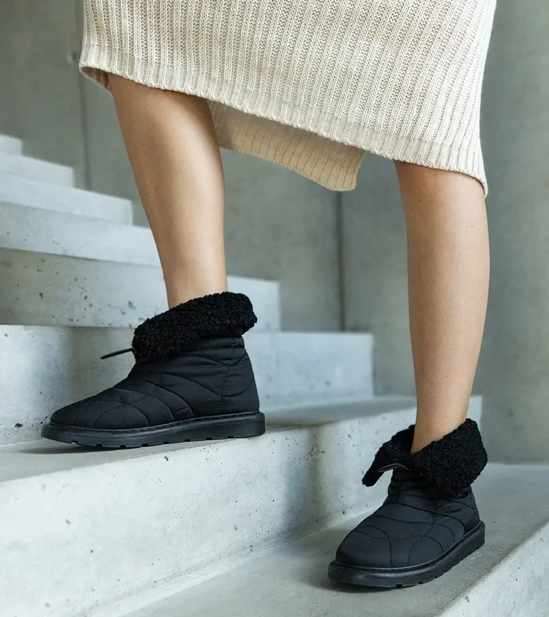 marka niezdefiniowana Čierne zateplené snehule so sťahovacou šnúrkou Caellita.