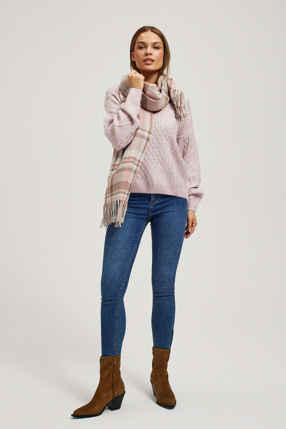 Marisse Powder Pink Checkered Scarf With Fringes