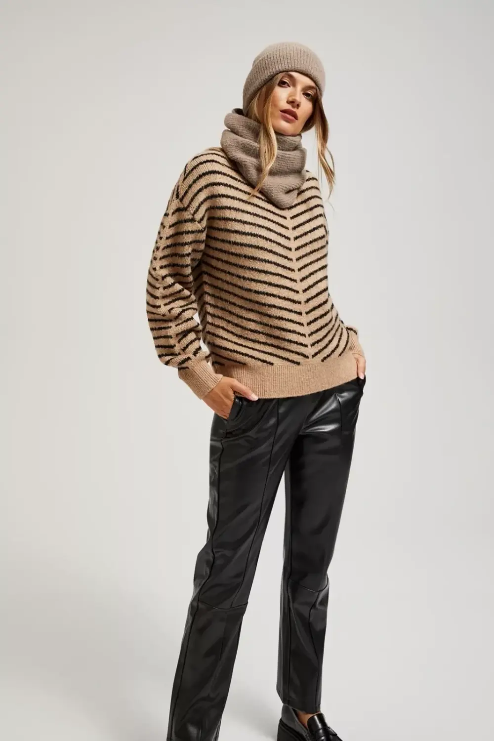 Marisse Coffee Scarf With Metallic Thread