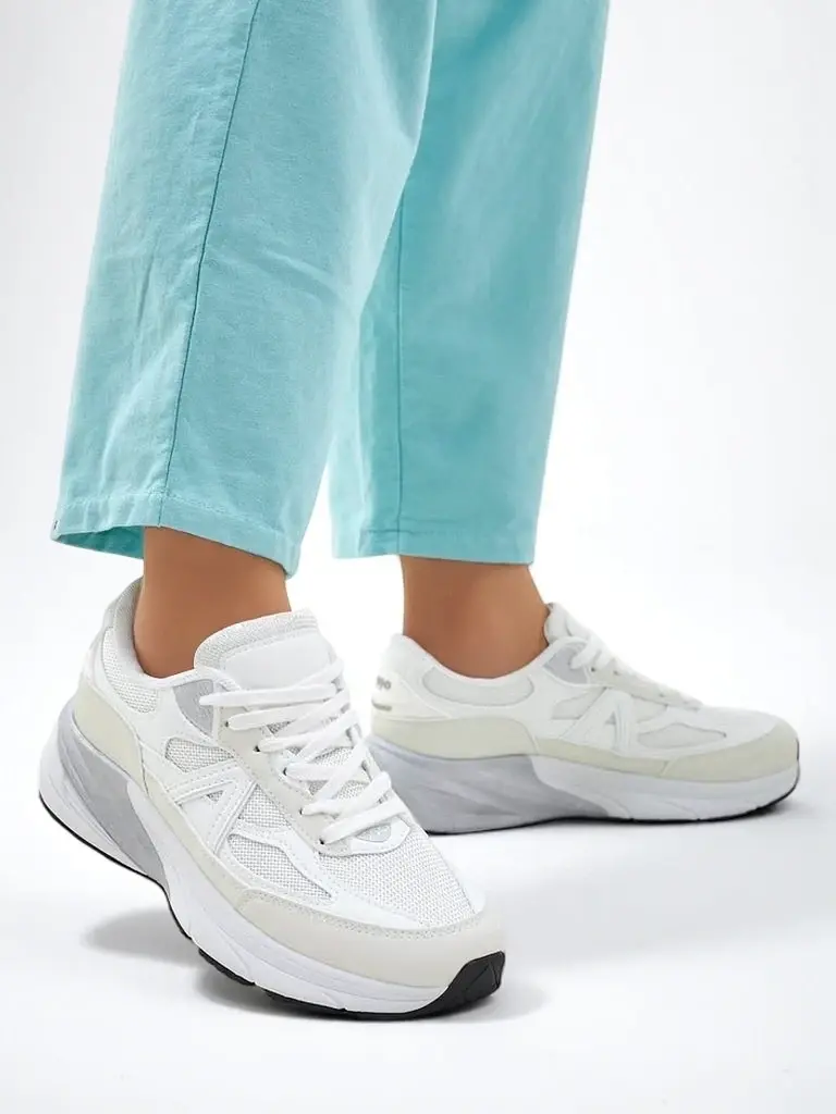 Resti Women's sports sneakers on a thicker sole Moderax