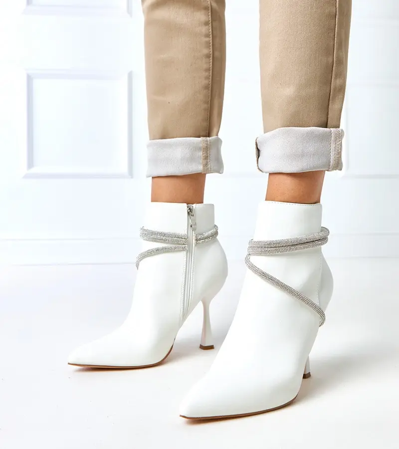 Gemre Biele členkové topánky na ihličke zdobené kryštálmi Fantagaro