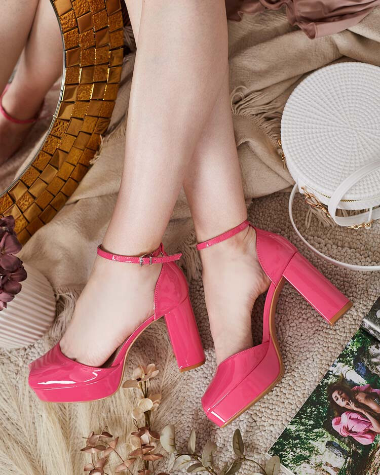 Resti Women's Lefeyoa lacquered post sandals