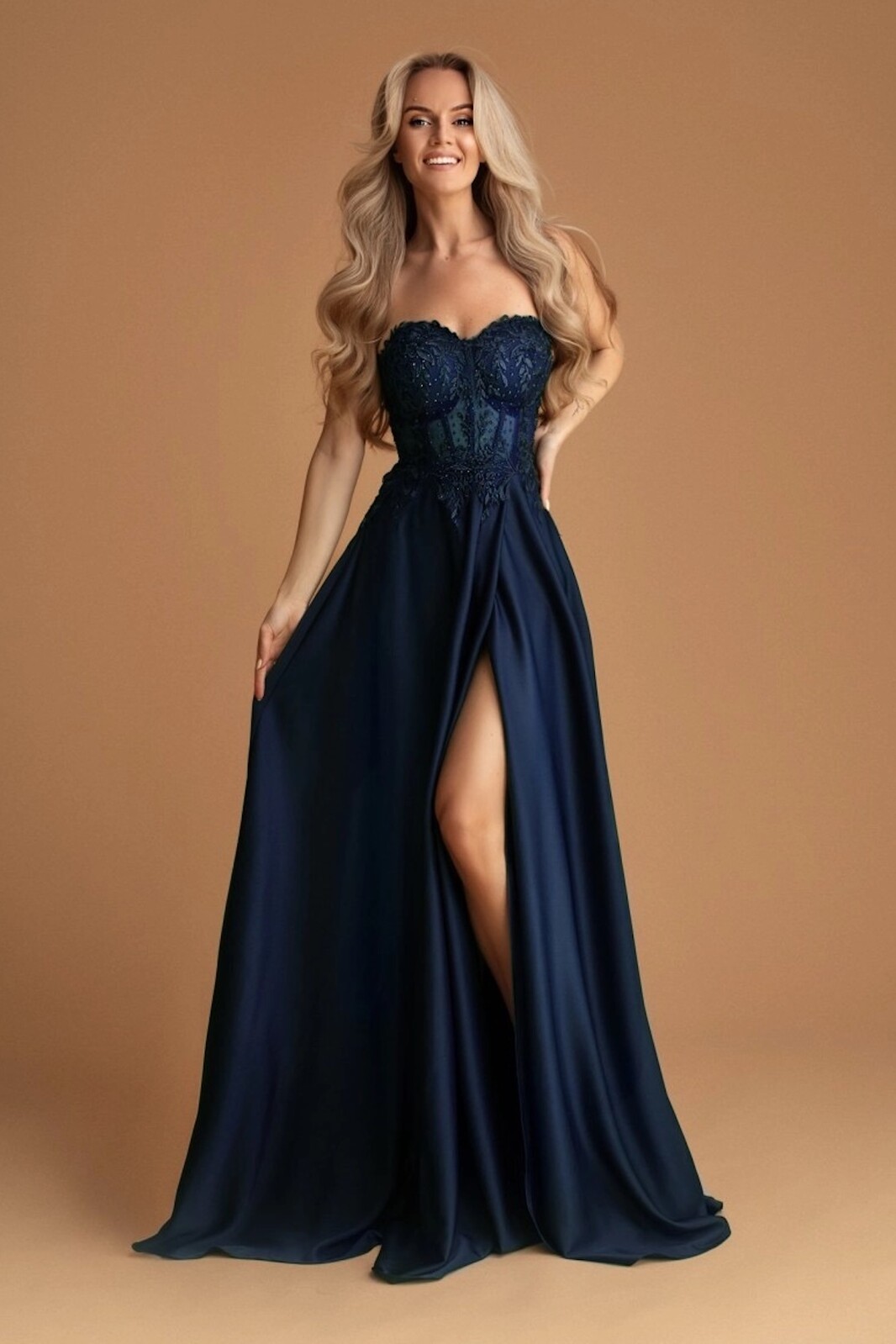 Eva & Lola Tmavomodré spoločenské šaty so saténovou sukňou Veľkosť: L