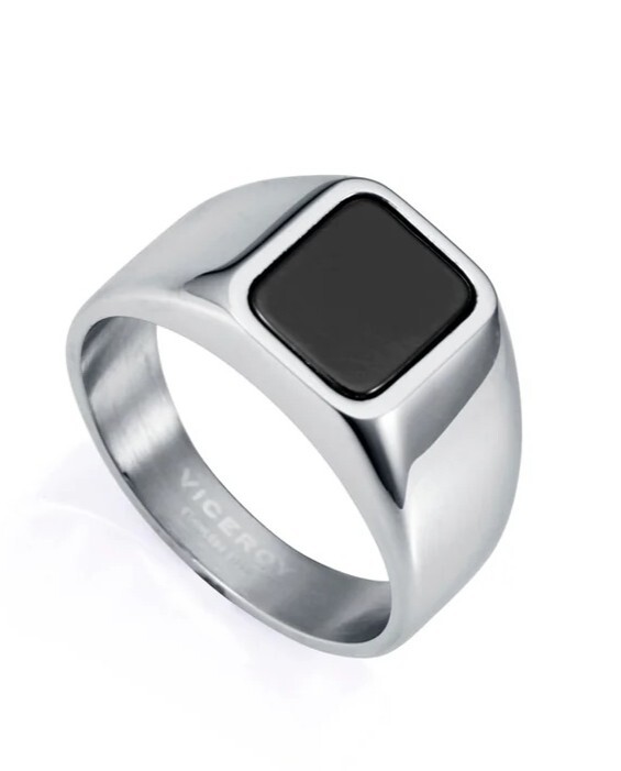 Viceroy Moderný oceľový prsteň s onyxom Magnum 15167A02 59 mm
