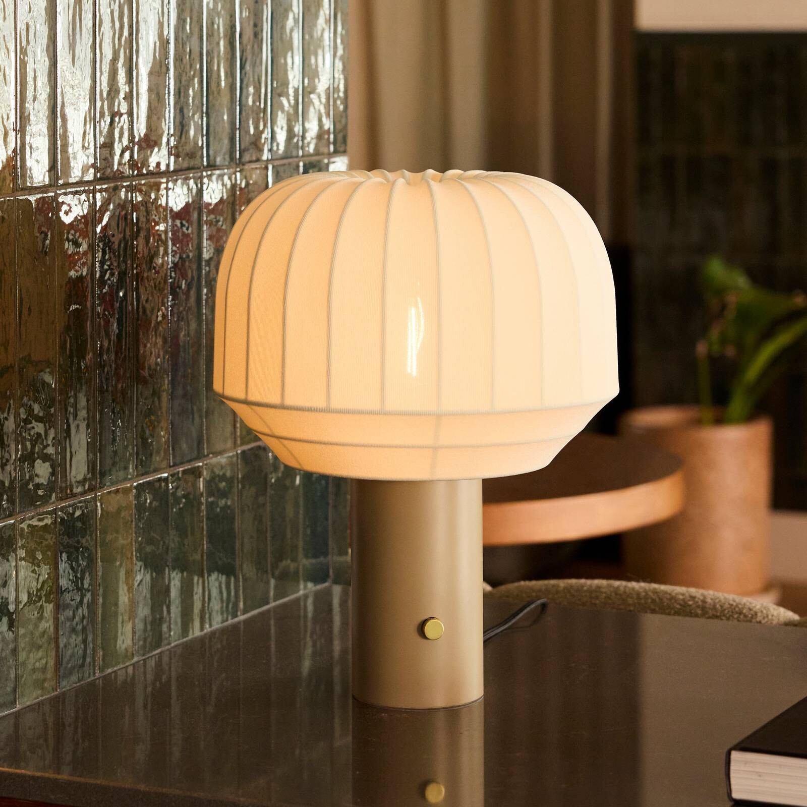 Northern stolová lampa Tradition, textil, biela, E27