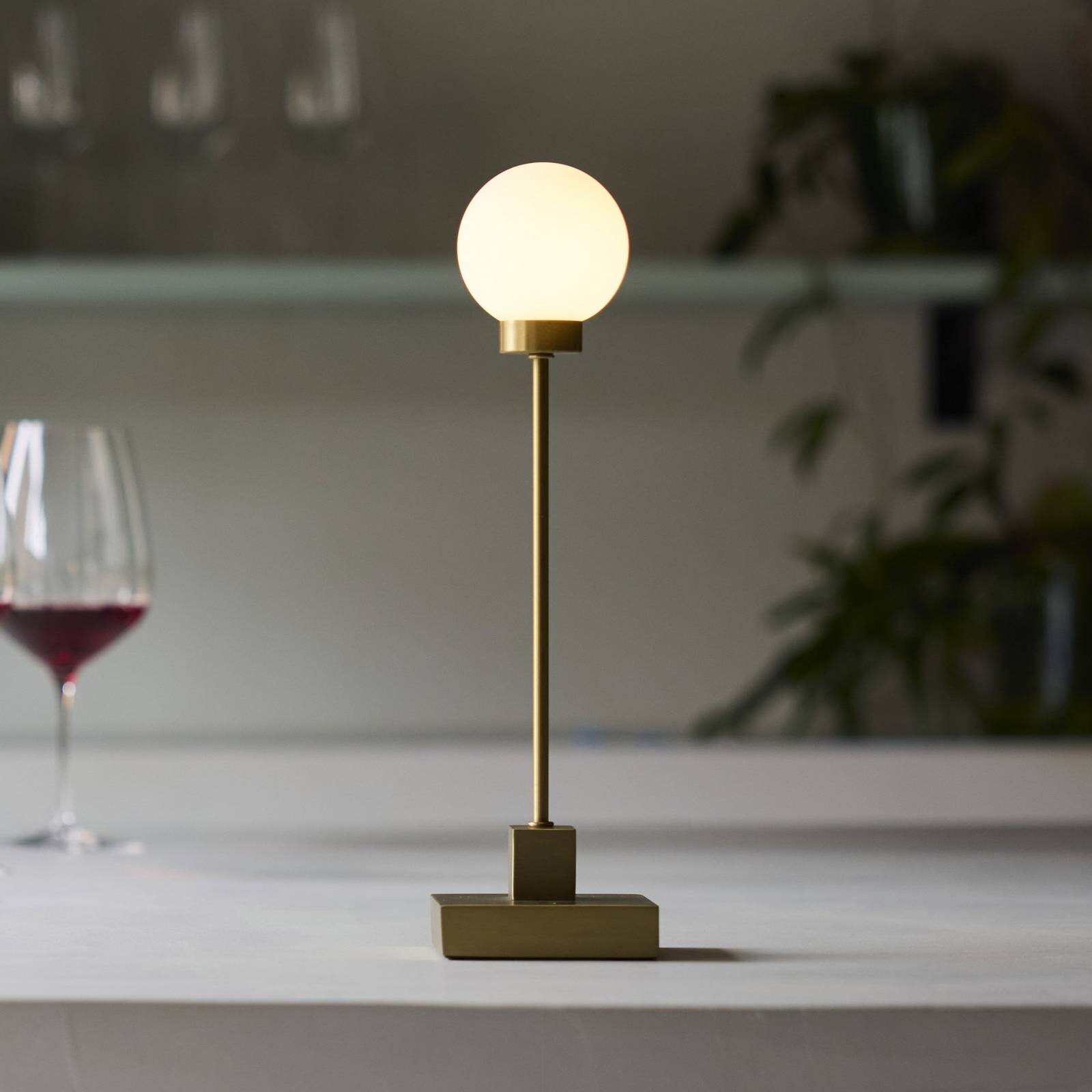 Northern Stolová LED lampa Snowball mosadz 2700 K