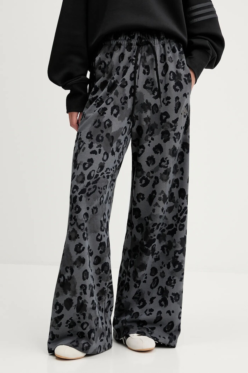 Tepláky adidas Essentials šedá farba, vzorované, JM1839