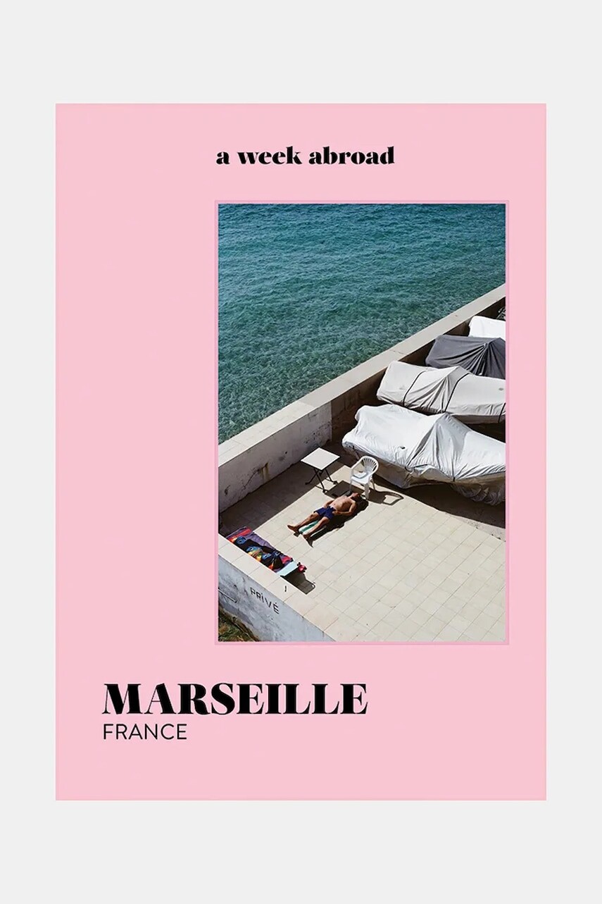 Kniha A Week Abroad Marseille, English ružová farba
