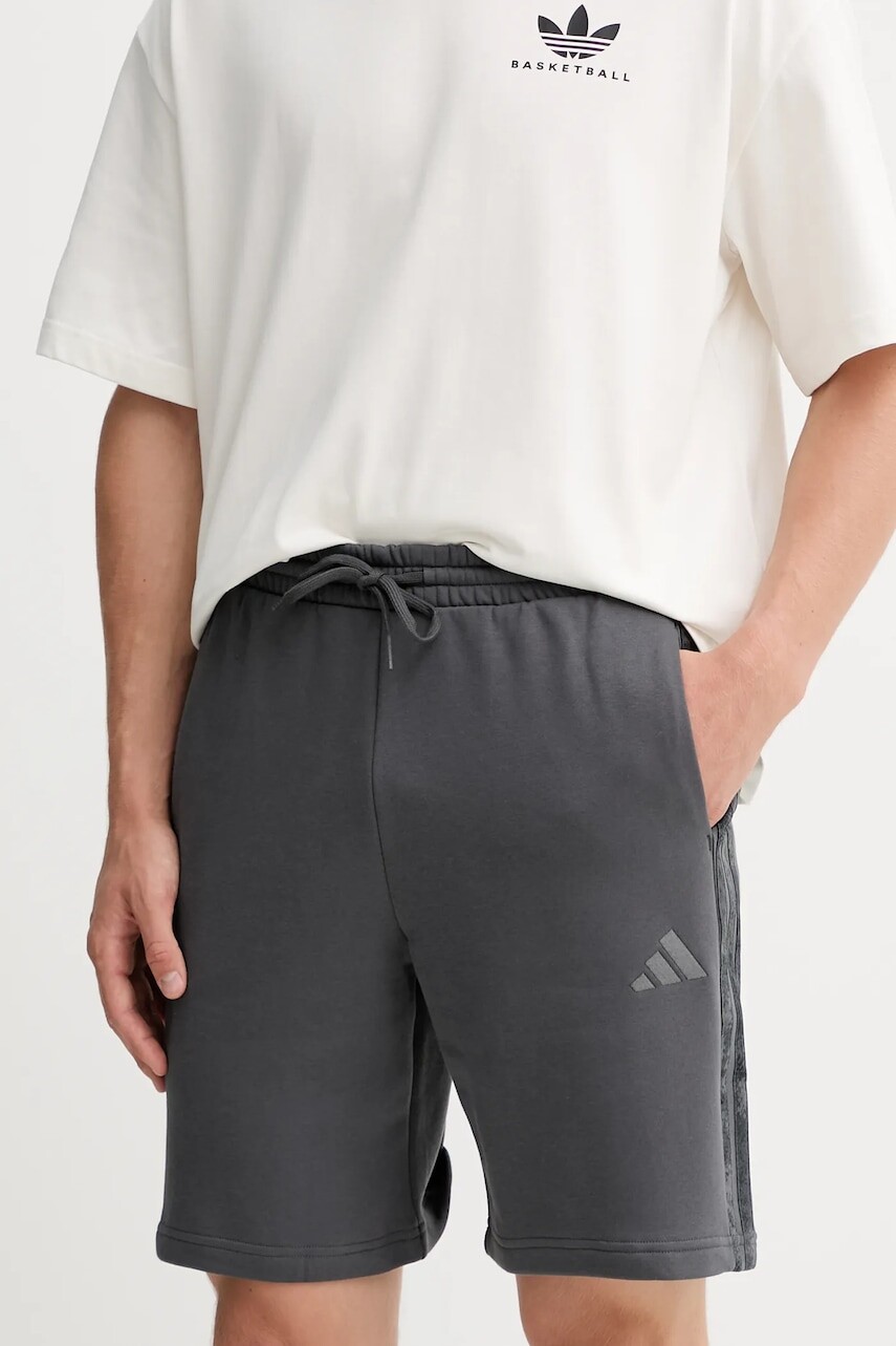 Šortky adidas Seasonal AOP šedá farba, JM1719