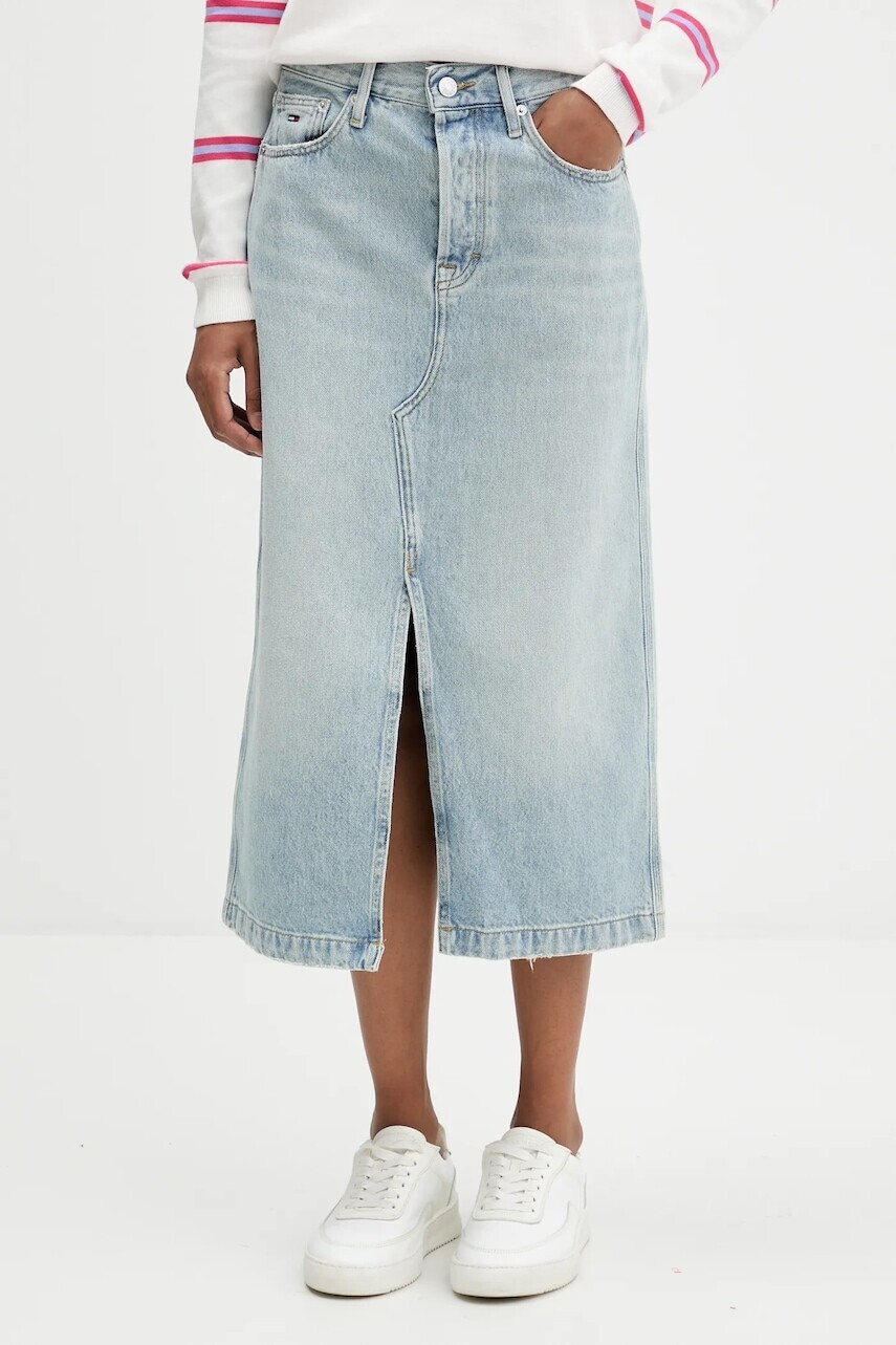 Rifľová sukňa Tommy Jeans modrá farba, midi, rovný strih, DW0DW21560