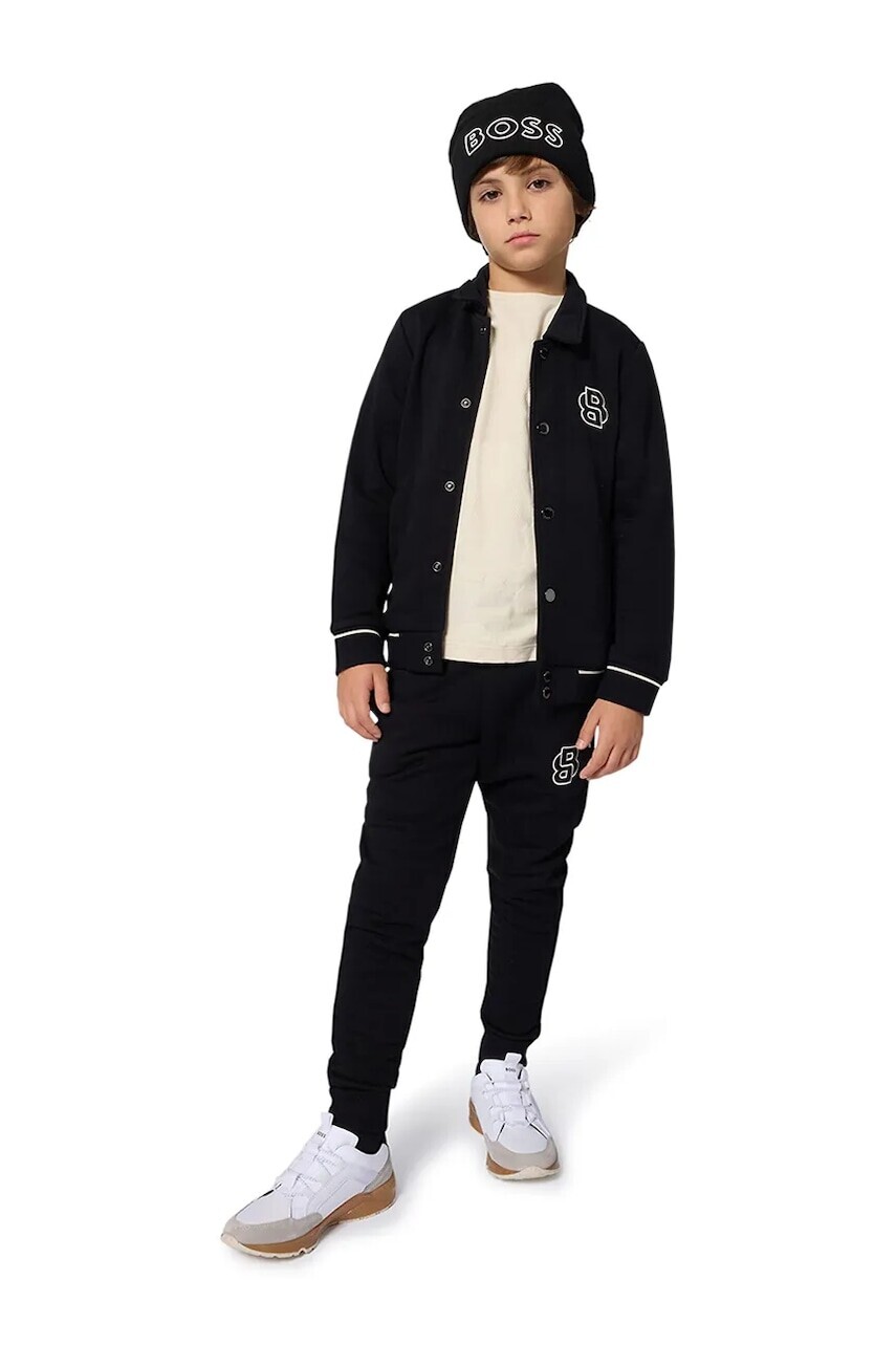 Detské tepláky BOSS čierna farba, s nášivkou, J52291
