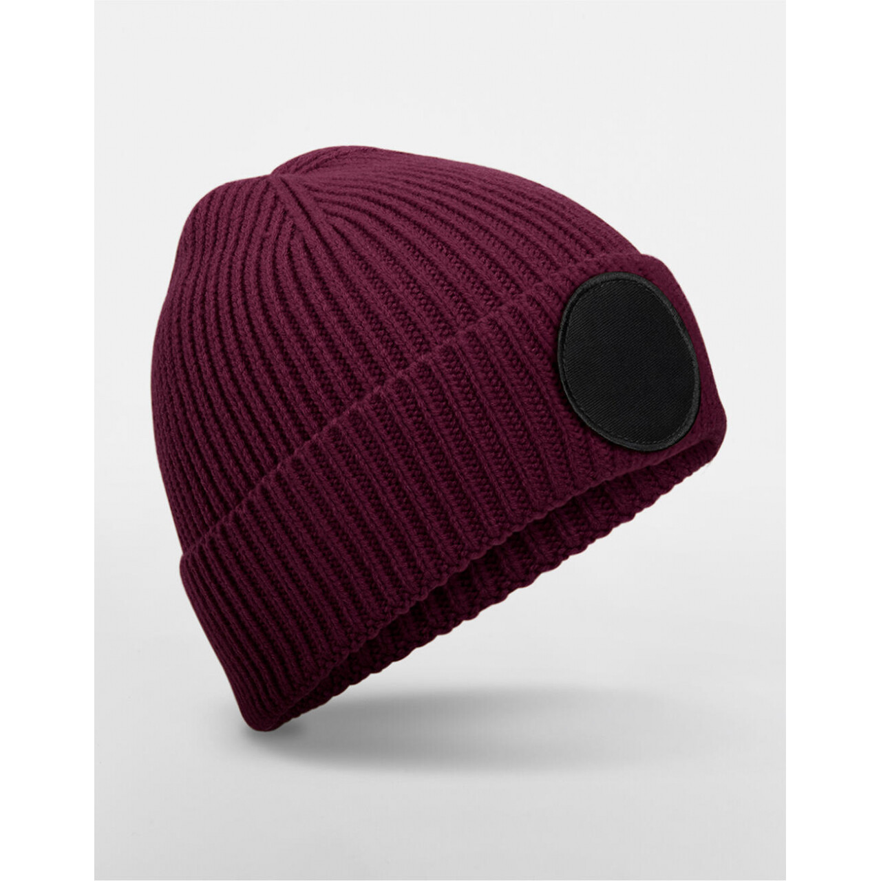 Čiapka zimná Beechfield Circular Fashion Patch - tmavo červená