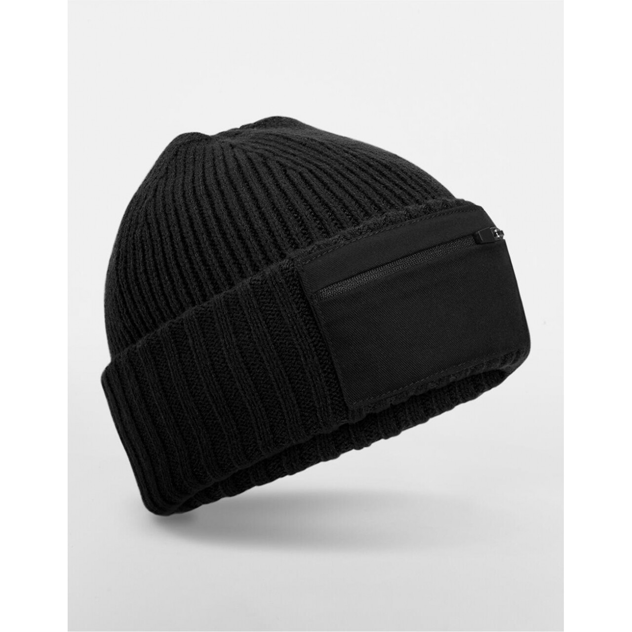 Čiapka zimná s vreckom Beechfield Zip Patch - čierna