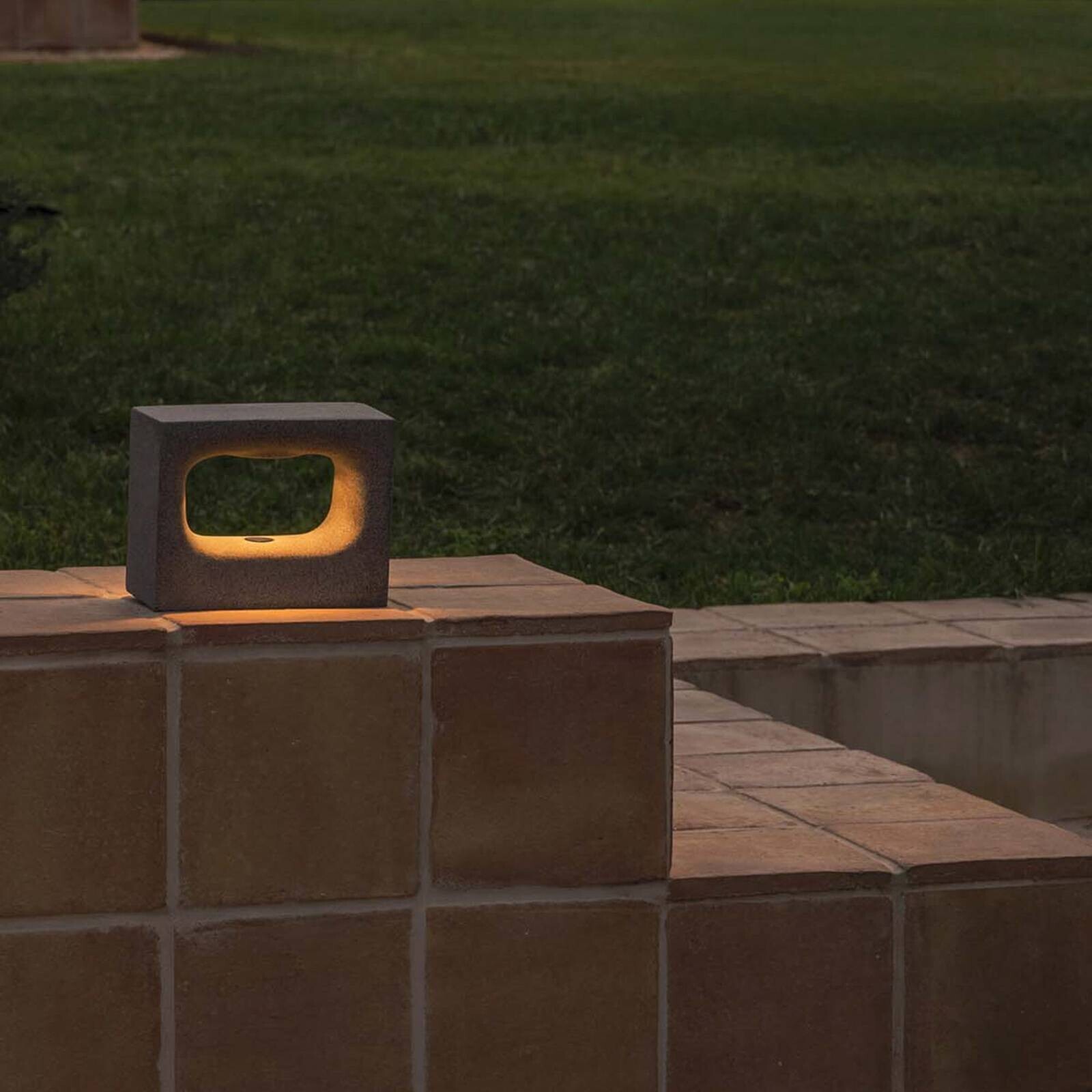 LED nástenné svetlo Glint, 2700K, 15 cm, sivá, betón, IP55