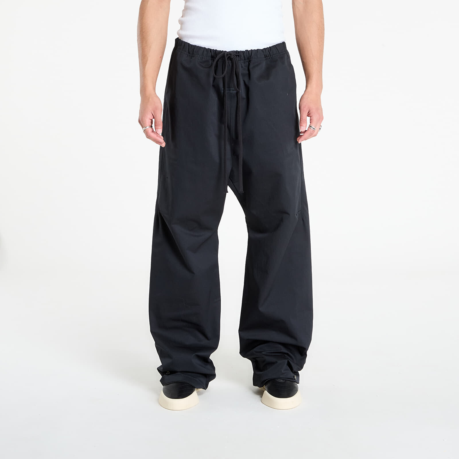 Kalhoty Fear of God Essentials Poly Twill Work Pant Jet Black L