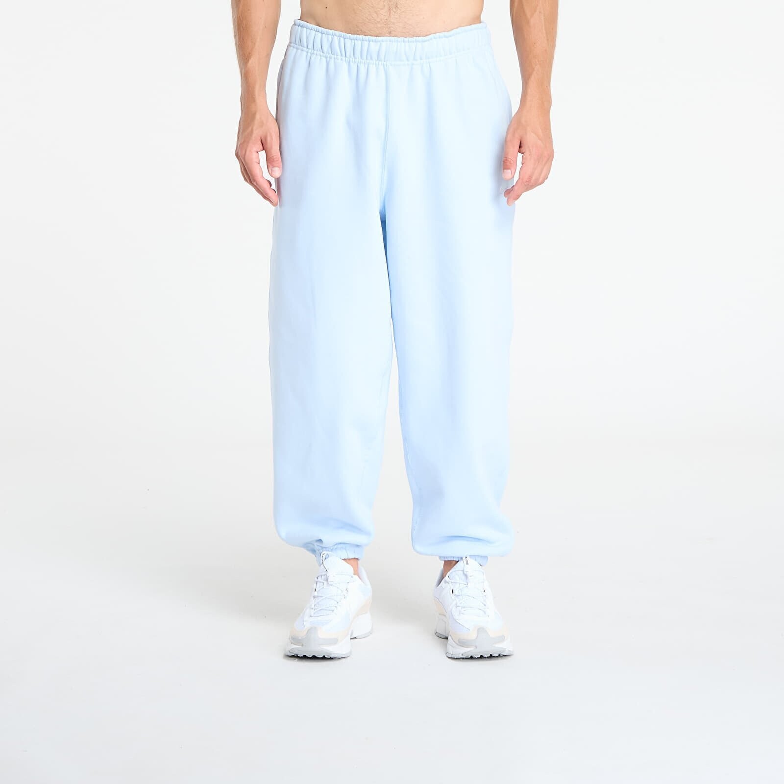 Kalhoty Nike Solo Swoosh Men's Cuffed Fleece Pants Celestine Blue/ Celestine Blue/ White S