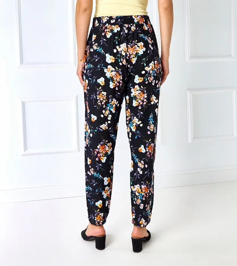 Gemre C blacké nohavice s kvetinovým vzorom Bazzi.