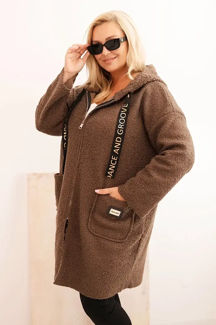Kesi Włoski Dámsky kabát Plus Size z umelého baránka s kapucňou a vreckami camelový