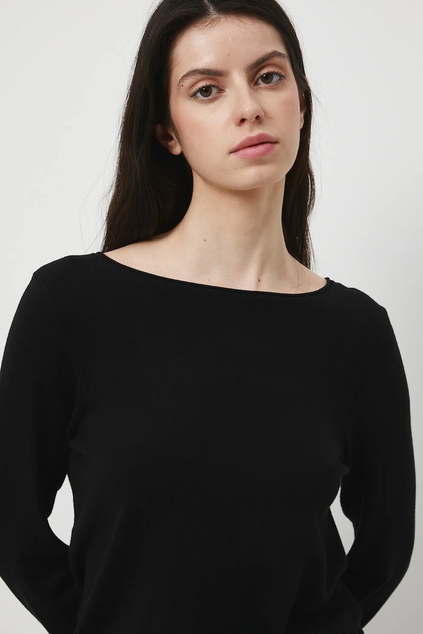 Sveter Medicine čierna farba