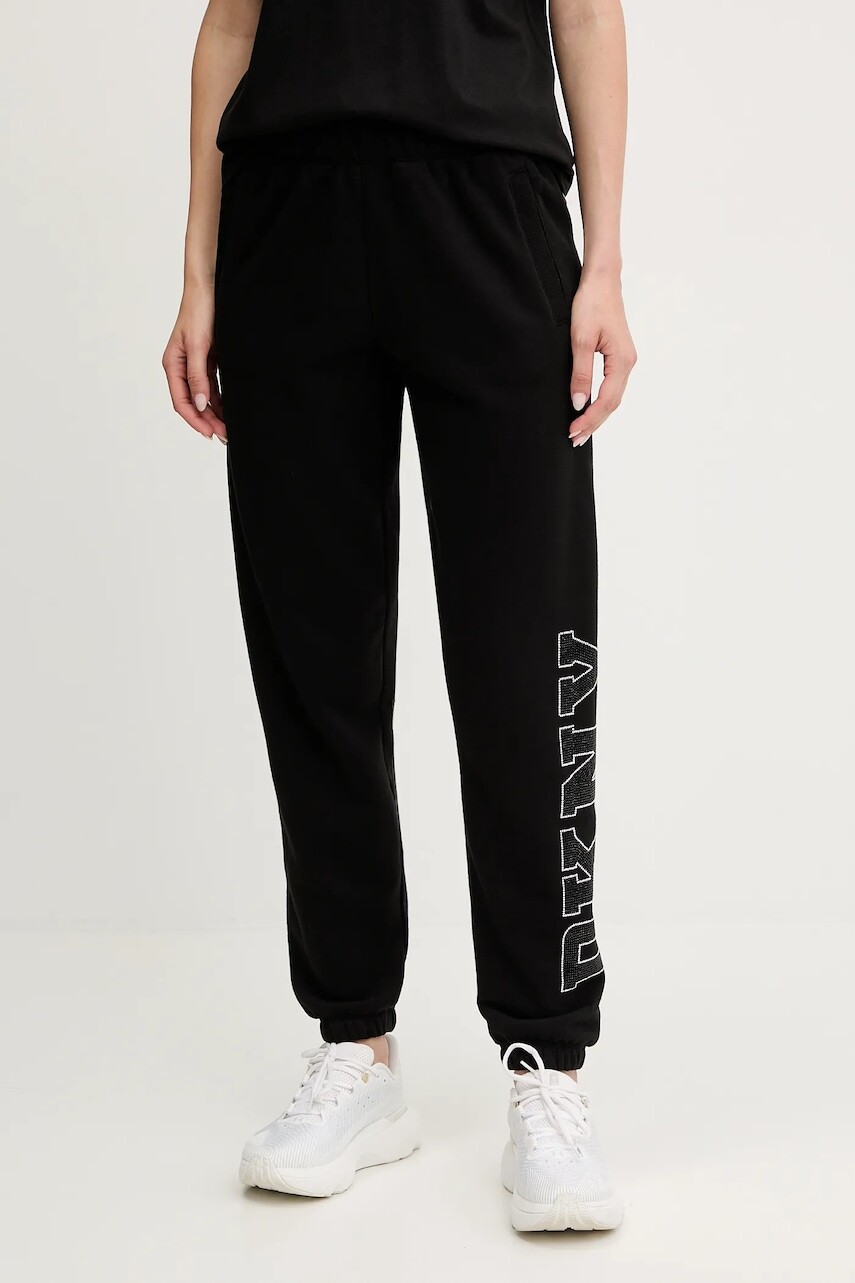 Tepláky Dkny čierna farba, s nášivkou, DP5P3737