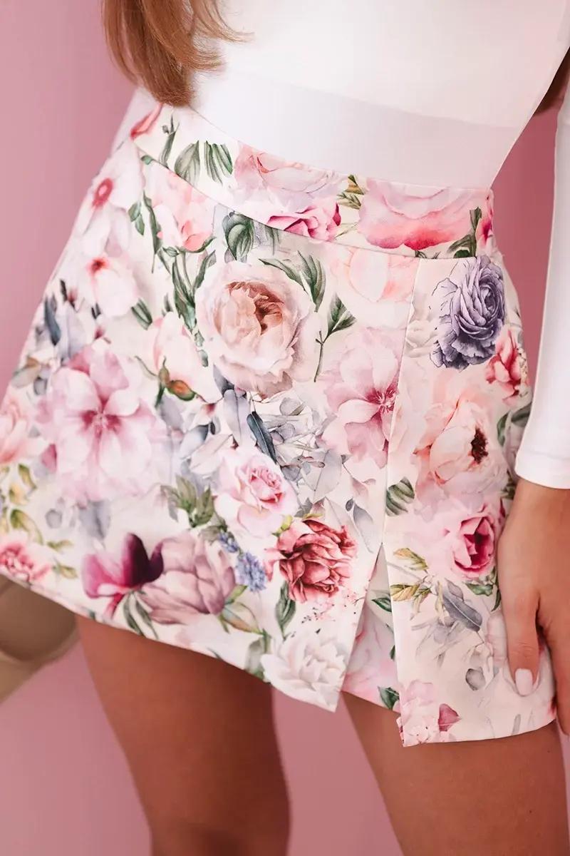 Kesi Włoski Dámska sukňa-šortky s kvetmi ecru