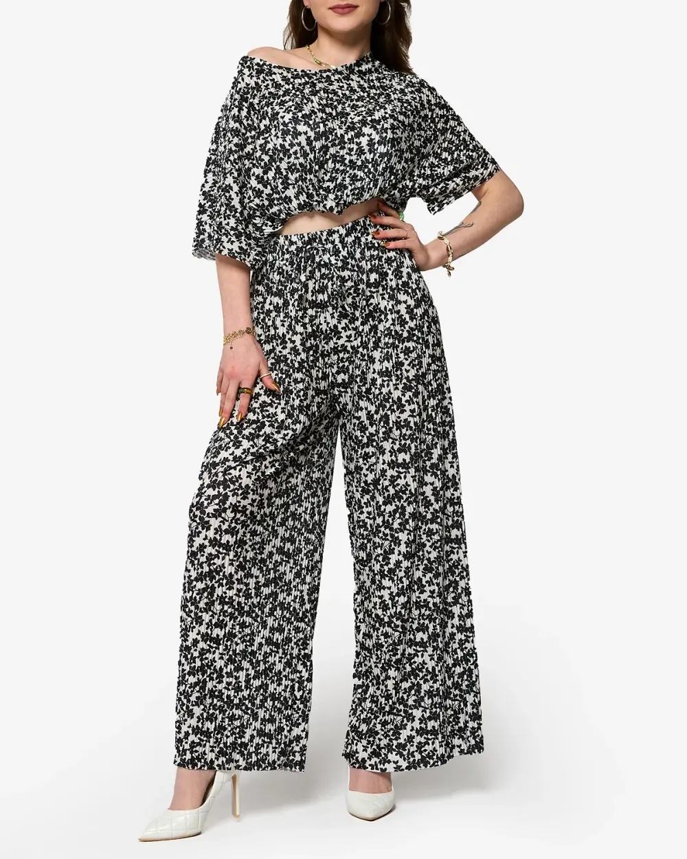 Resti White women's pleated set with black flowers - Clothing
