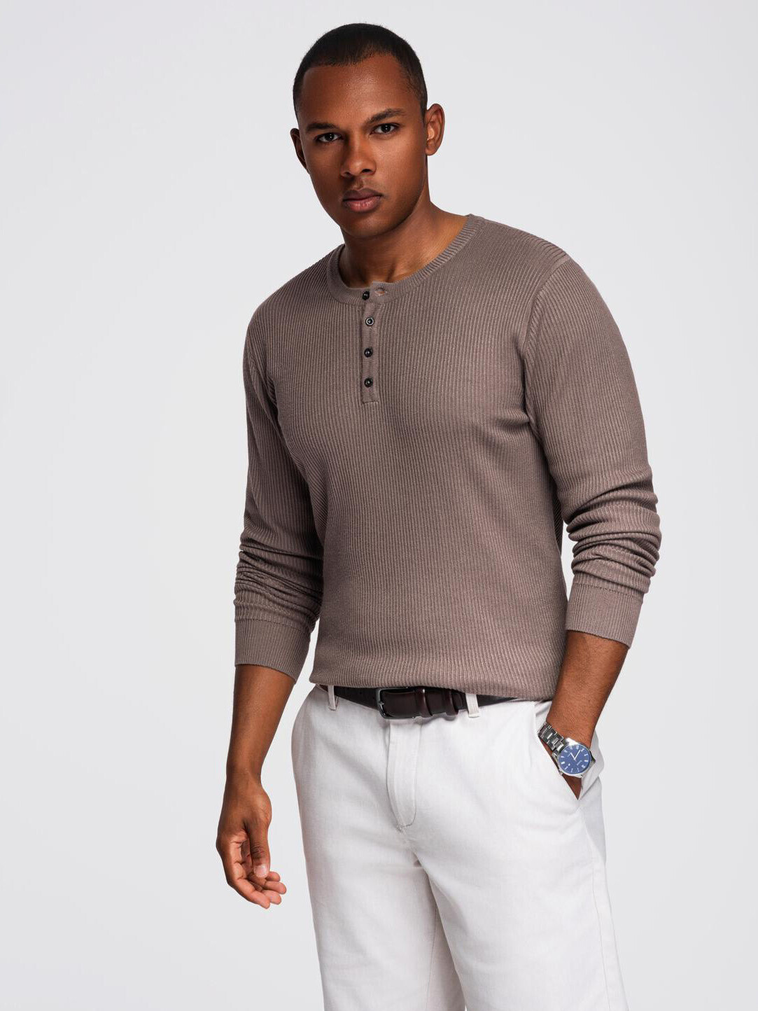 Ombre Men's ribbed sweater with buttons at the neckline - ash