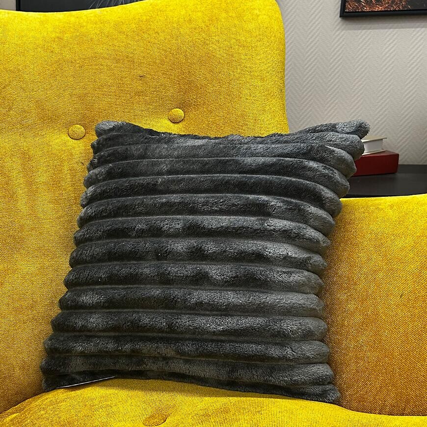 Obliečka na vankúš Laura 40x40 cm 11 tmavosivá