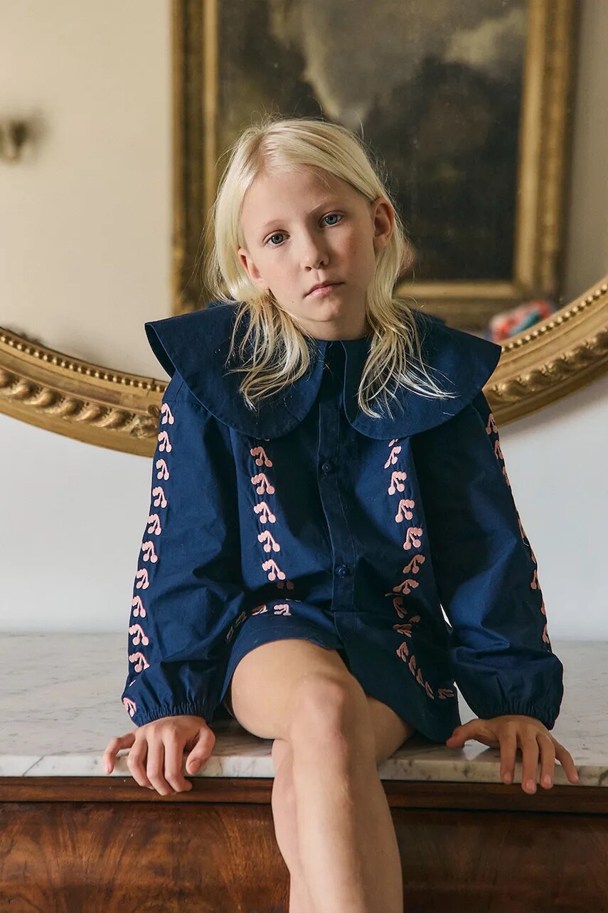 Dievčenské bavlnené šaty Tinycottons MINI CHERRIES DRESS tmavomodrá farba, mini, rovný strih, AW25-405