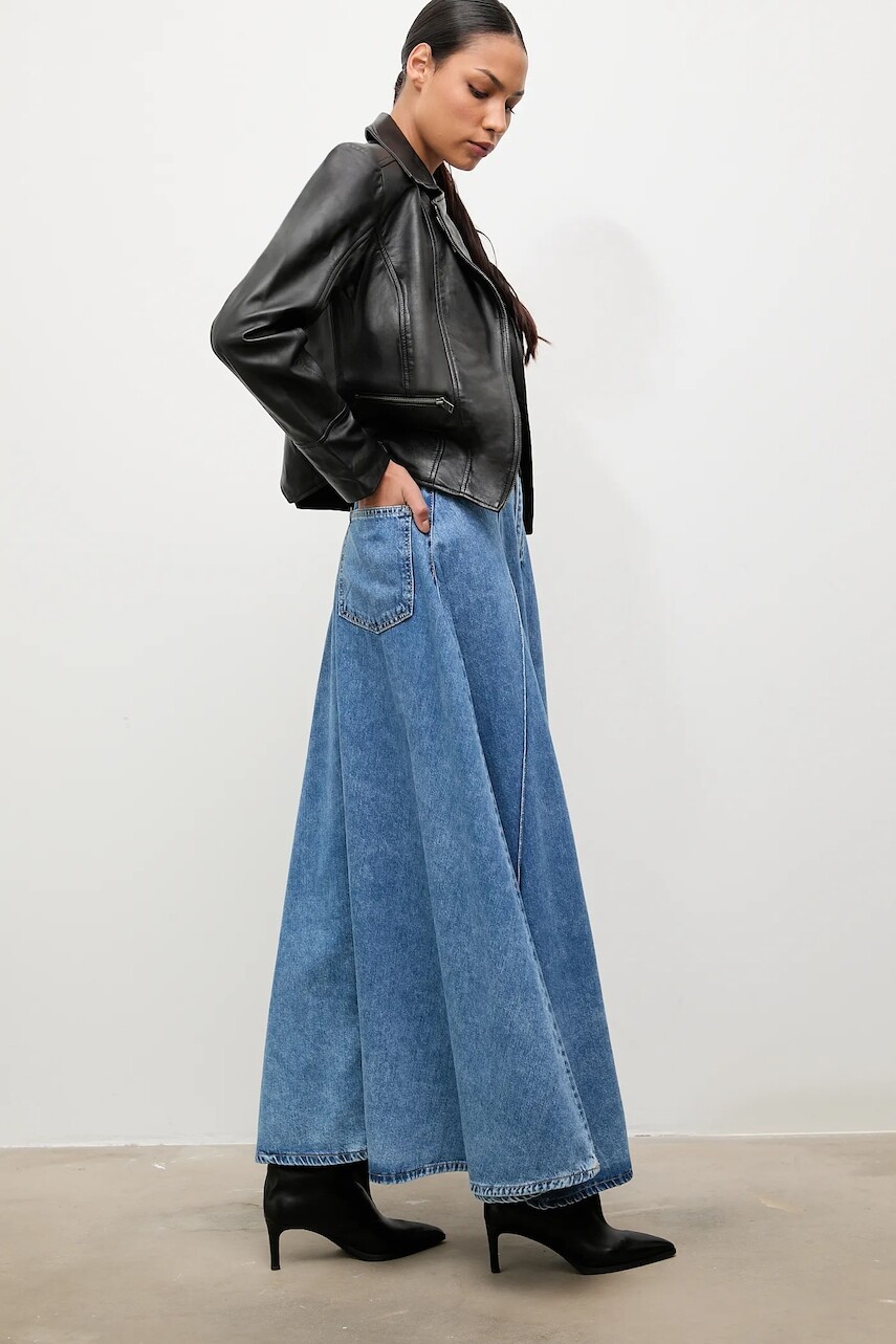 Rifľová sukňa Answear.LAB modrá farba, midi, áčkový strih