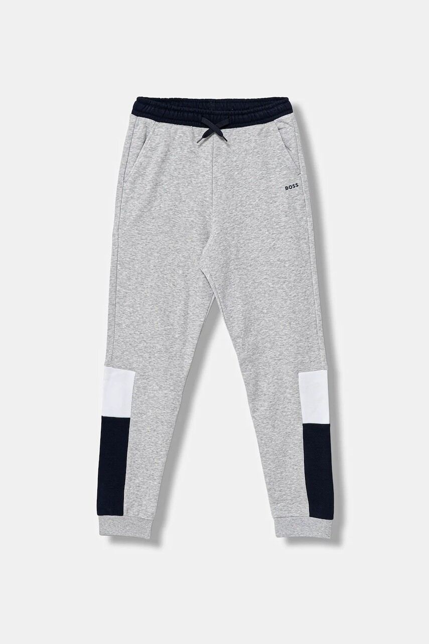 Detské tepláky BOSS šedá farba, vzorované, J52290