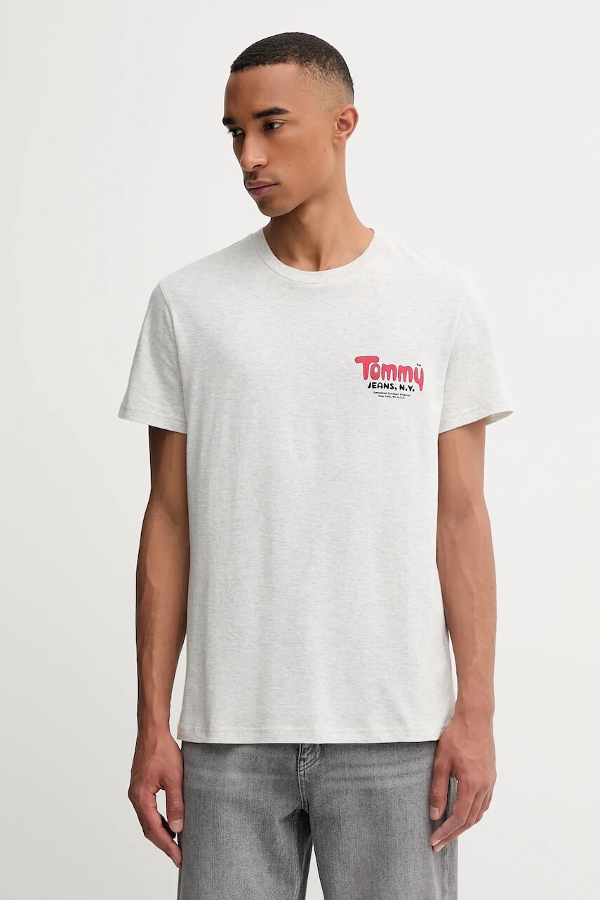 Bavlnené tričko Tommy Jeans pánske, šedá farba, s potlačou, DM0DM22049