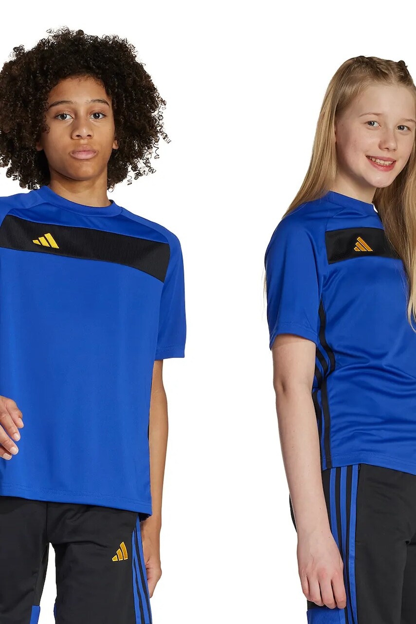 Detské tričko adidas Performance modrá farba, s nášivkou, JW4615