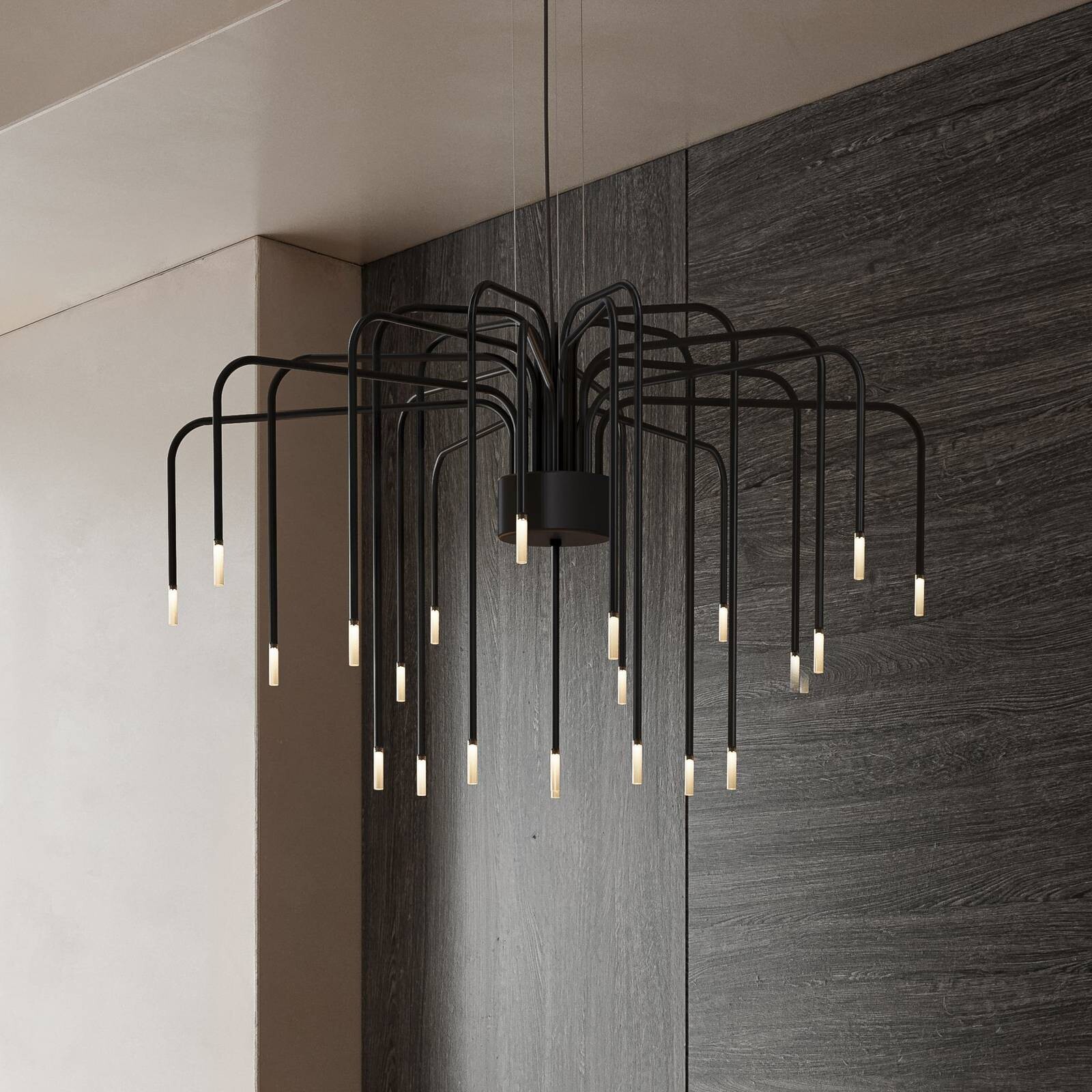 Karman LED závesné svietidlo BOOM, čierne, kov, Ø 90 cm 22-flg.