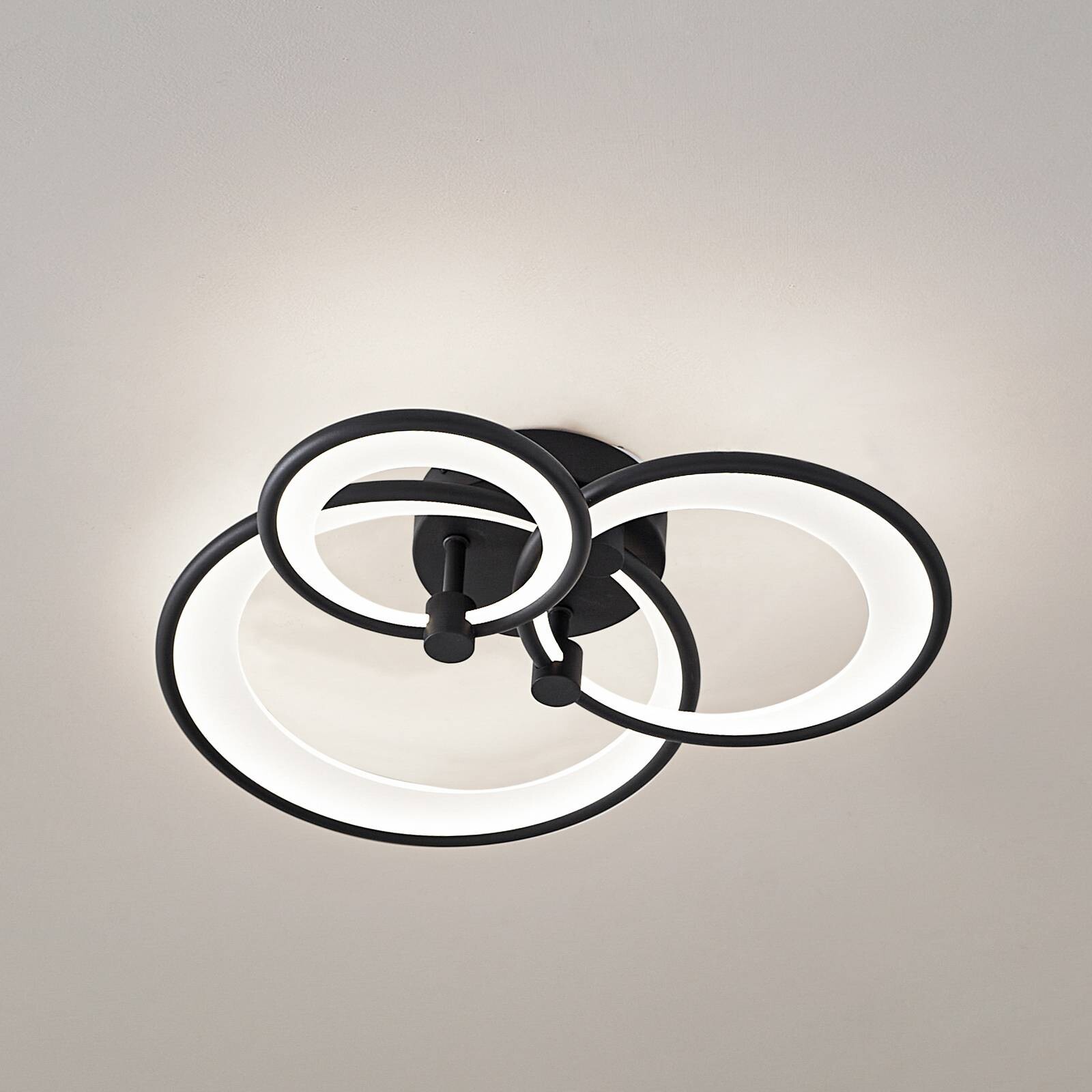 Lindby stropné LED svetlo Sorma, čierne, CCT, stmievateľné