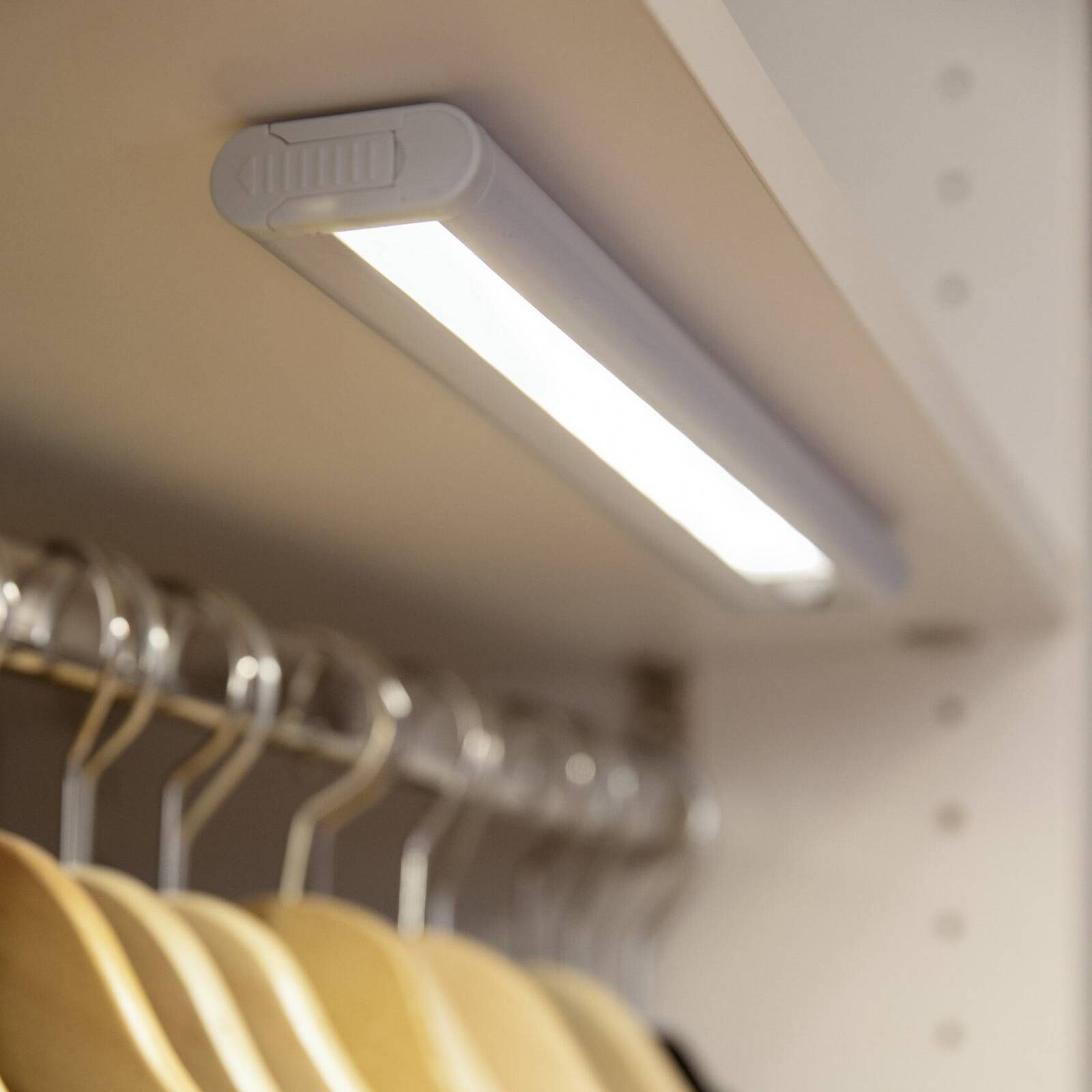 OSRAM LED akumulátorová podstavná lampa LINEAR MOBILE, 30 cm senzor USB